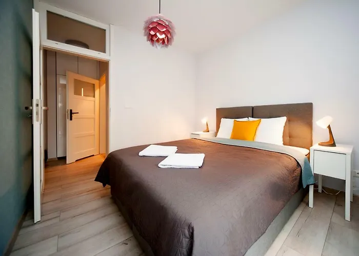 Very Berry - Maratonska 3 - Business Apartment, Garden, Check In 24h Otel