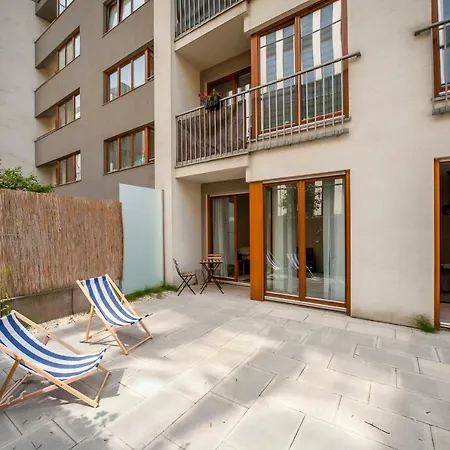 Very Berry - Maratonska 3 - Business Apartment, Garden, Check In 24h 酒店