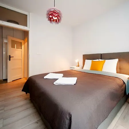 Very Berry - Maratonska 3 - Business Apartment, Garden, Check In 24h Apartment
